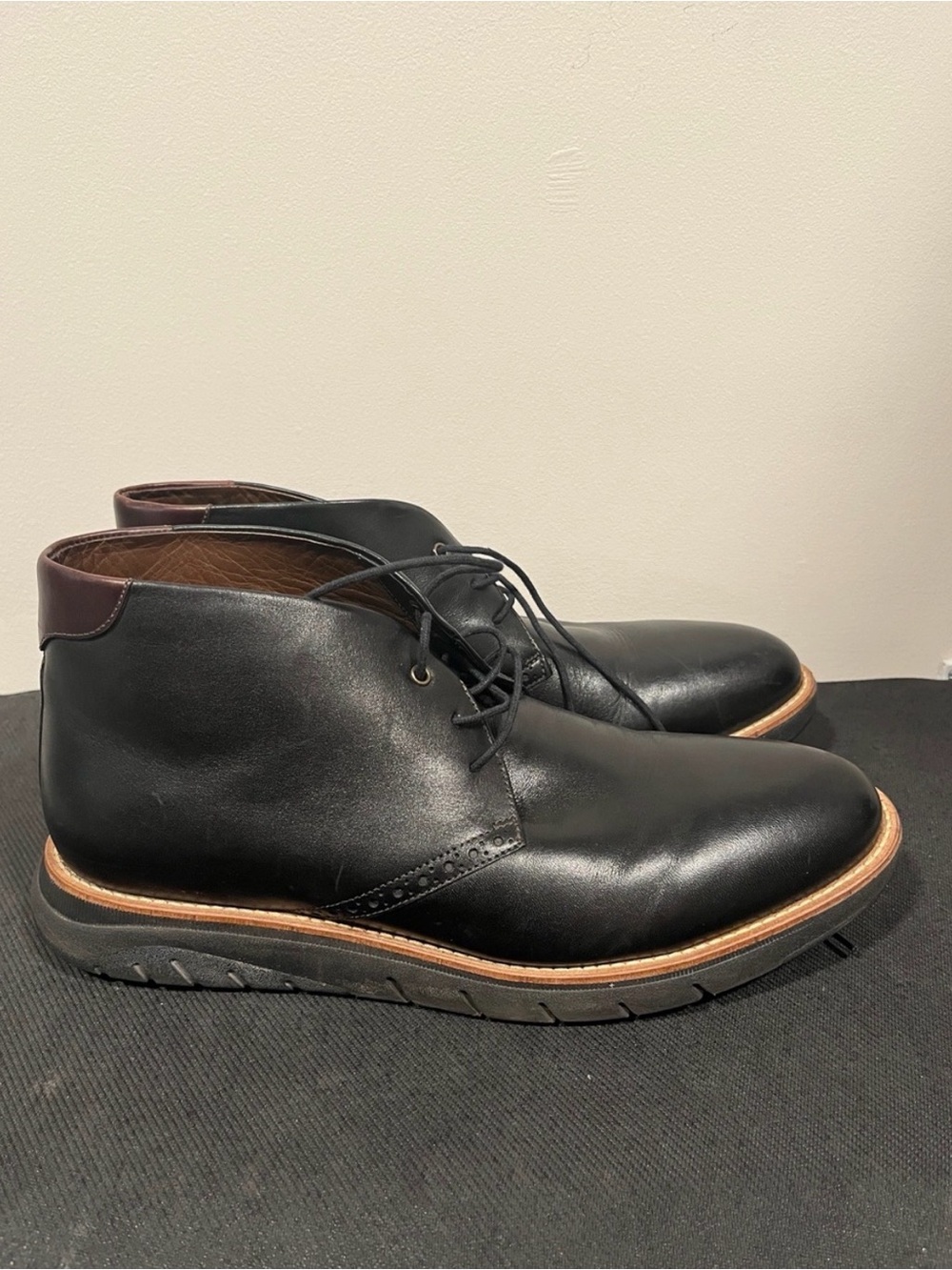 Johnston & Murphy Black Leather Chukka Boots with Brown Accents Men’s Size 10